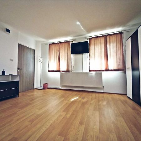 Camere In Regim Hotelier Braşov Exterior foto