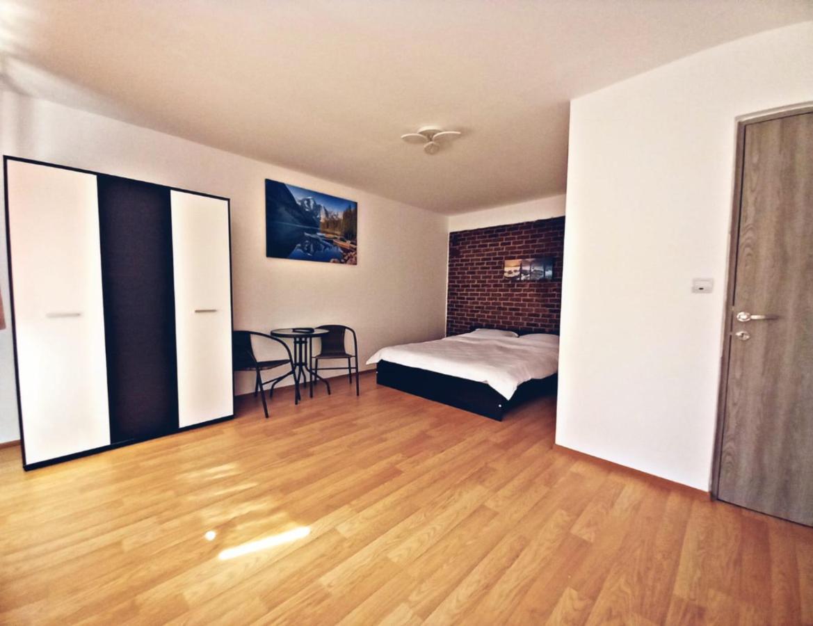 Camere In Regim Hotelier Braşov Exterior foto