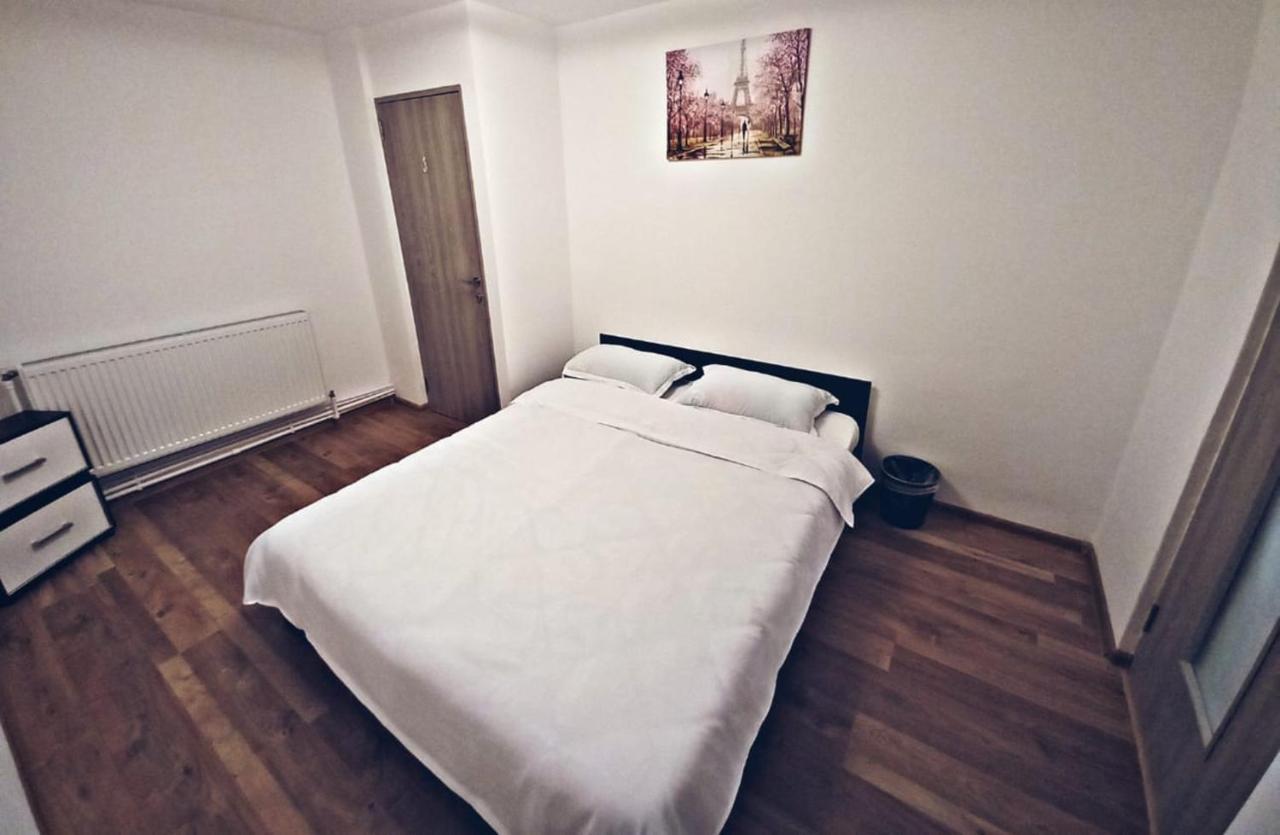 Camere In Regim Hotelier Braşov Exterior foto